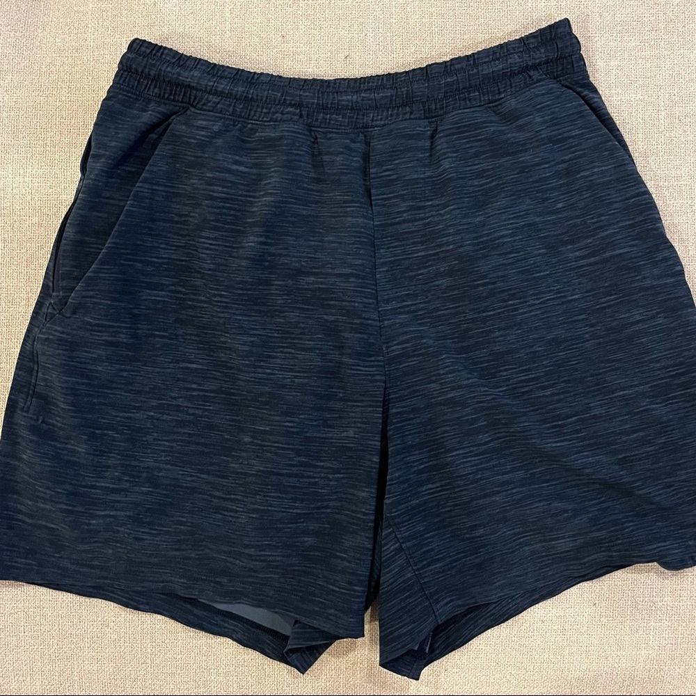 Men’s Lululemon Pace Breaker 5 inch lines shorts size S